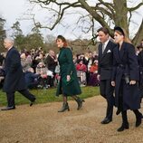 El Príncipe Andrés y Sarah Ferguson, Beatriz de York y Edo Mapelli y los hijos de Sarah Chatto en la Misa de Navidad 2023