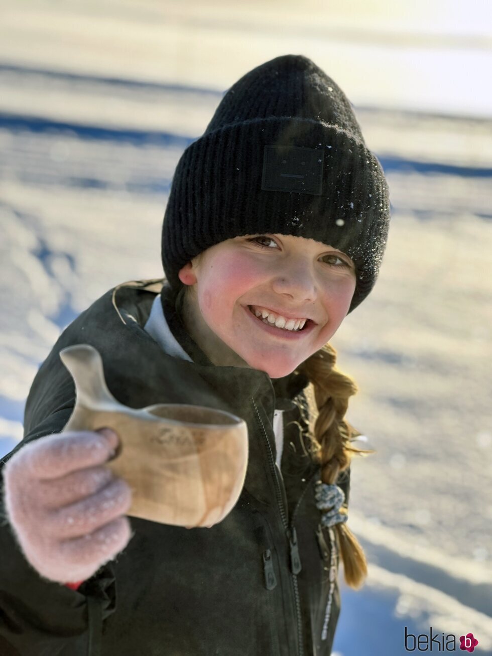 Estelle de Suecia, muy sonriente en la nieve