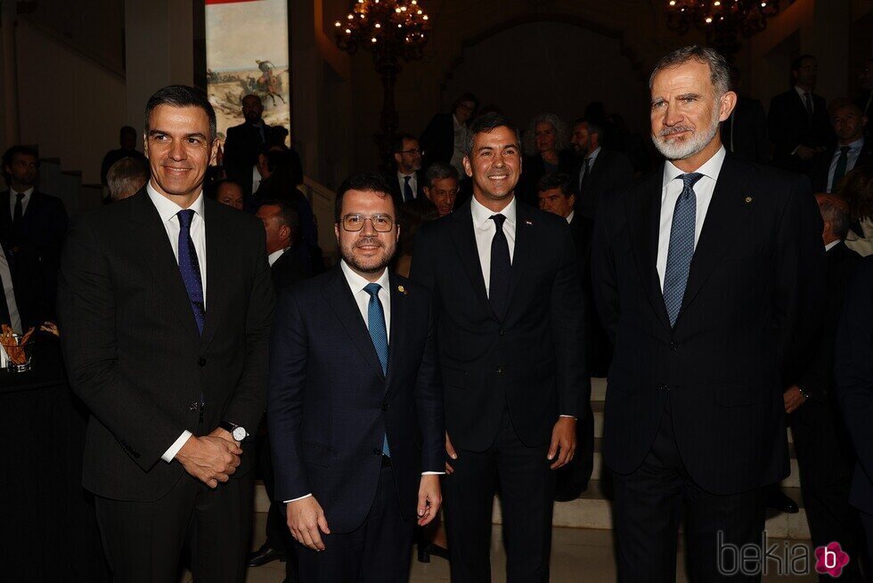 Pedro Sánchez, Pere Aragonès, el Presidente de Paraguay y el Rey Felipe VI en la cena del MWC Barcelona 2024