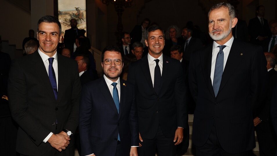 Pedro Sánchez, Pere Aragonès, el Presidente de Paraguay y el Rey Felipe VI en la cena del MWC Barcelona 2024