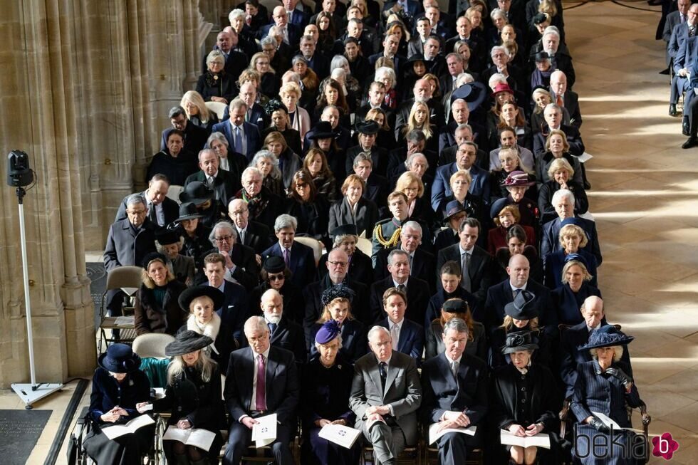 La Familia Real Británica y Lady Penny Mountbatten en el homenaje a Constantino de Grecia en Windsor