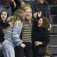 La Infanta Cristina y Johanna Zott celebrando un gol del equipo de Pablo Urdangarin contra el Ademar