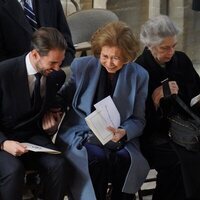 Philippos de Grecia y la Reina Sofía riéndose en el homenaje a Constantino de Grecia en Windsor