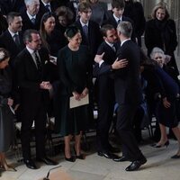Los Reyes Felipe y Letizia saludan a la Familia Real Griega en el homenaje a Constantino de Grecia en Windsor
