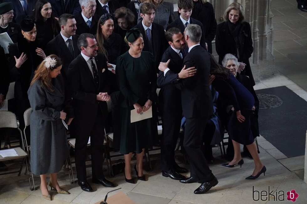 Los Reyes Felipe y Letizia saludan a la Familia Real Griega en el homenaje a Constantino de Grecia en Windsor