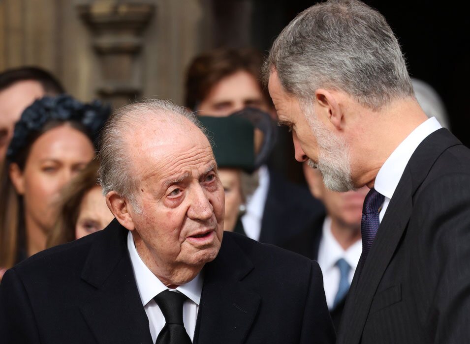 El Rey Juan Carlos y el Rey Felipe en el homenaje a Constantino de Grecia