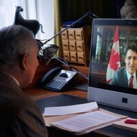 El Rey Carlos III y Justin Trudeau durante una audiencia por videollamada