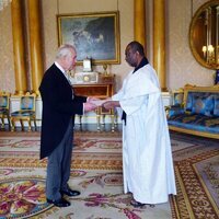 El Rey Carlos III recibe las cartas credenciales del Embajador de Mauritania en Buckingham Palace