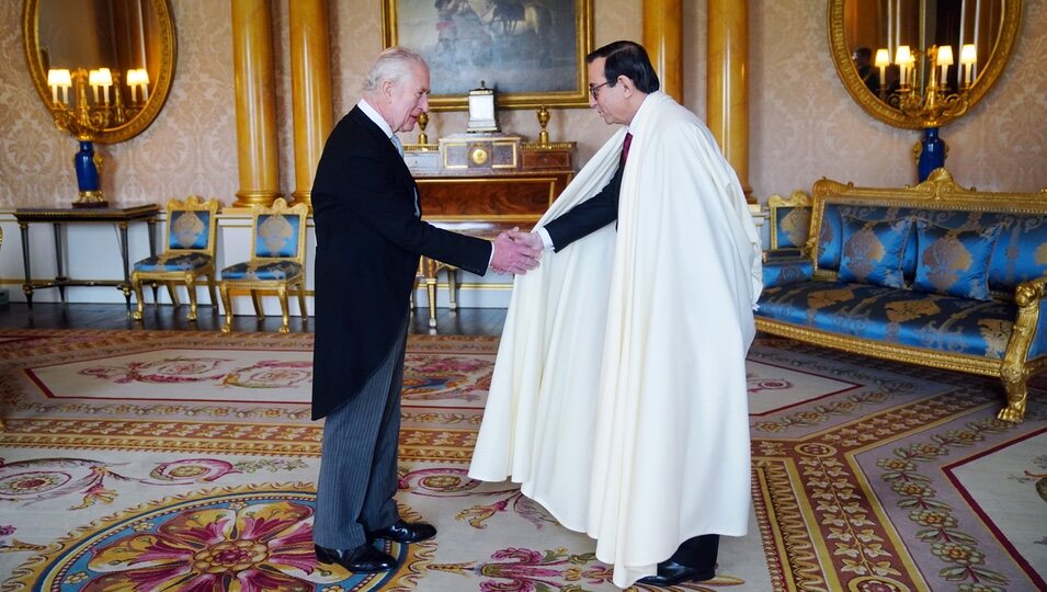 El Rey Carlos III recibe las cartas credenciales del Embajador de Argelia en Buckingham Palace