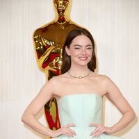 Emma Stone en la alfombra roja de los premios Oscar 2024