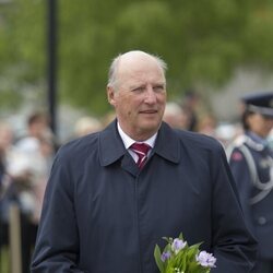 Harald de Noruega en una visita oficial a Oppland