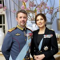 Federico y Mary de Dinamarca en su primera cena en honor a las Fuerzas Armadas como Reyes de Dinamarca