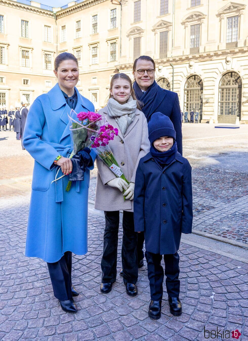 Victoria y Daniel de Suecia con sus hijos en el Día del Nombre en honor a Victoria de Suecia
