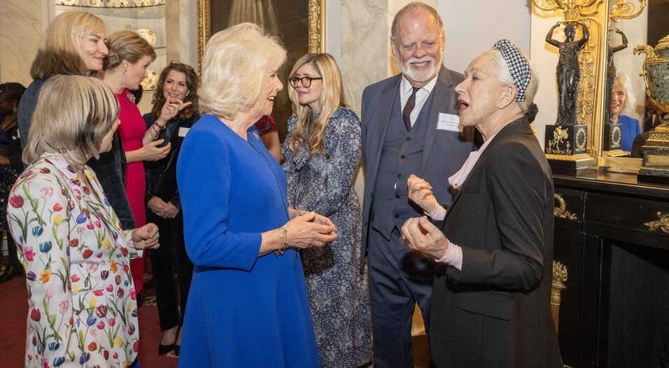 La Reina Camilla y Helen Mirren en una recepción por el Día Internacional de la Mujer en Buckingham