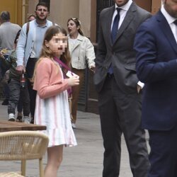 Rosauro Varo y su hija Olivia en la Semana Santa de Sevilla