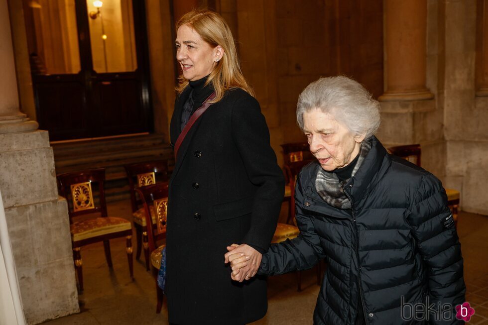 Irene de Grecia y la Infanta Cristina en la procesión del Cristo de los Alabaderos en Madrid