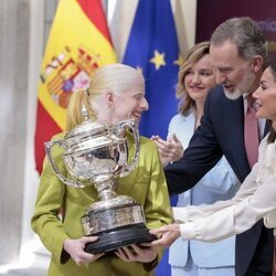 Los Reyes Felipe y Letizia entregan a Susana Rodríguez el Premio Reina Letizia en los Premios Nacionales del Deporte 2022