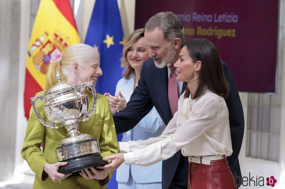 Los Reyes Felipe y Letizia entregan a Susana Rodríguez el Premio Reina Letizia en los Premios Nacionales del Deporte 2022