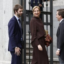 La Infanta Cristina y Juan Urdangarin en la boda de José Luis Martínez-Almeida y Teresa Urquijo
