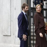 La Infanta Cristina y Juan Urdangarin en la boda de José Luis Martínez-Almeida y Teresa Urquijo