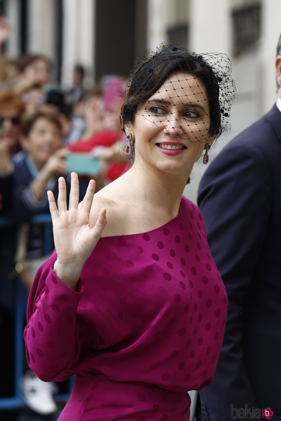Isabel Diaz Ayuso en la boda de José Luis Martínez-Almeida y Teresa Urquijo