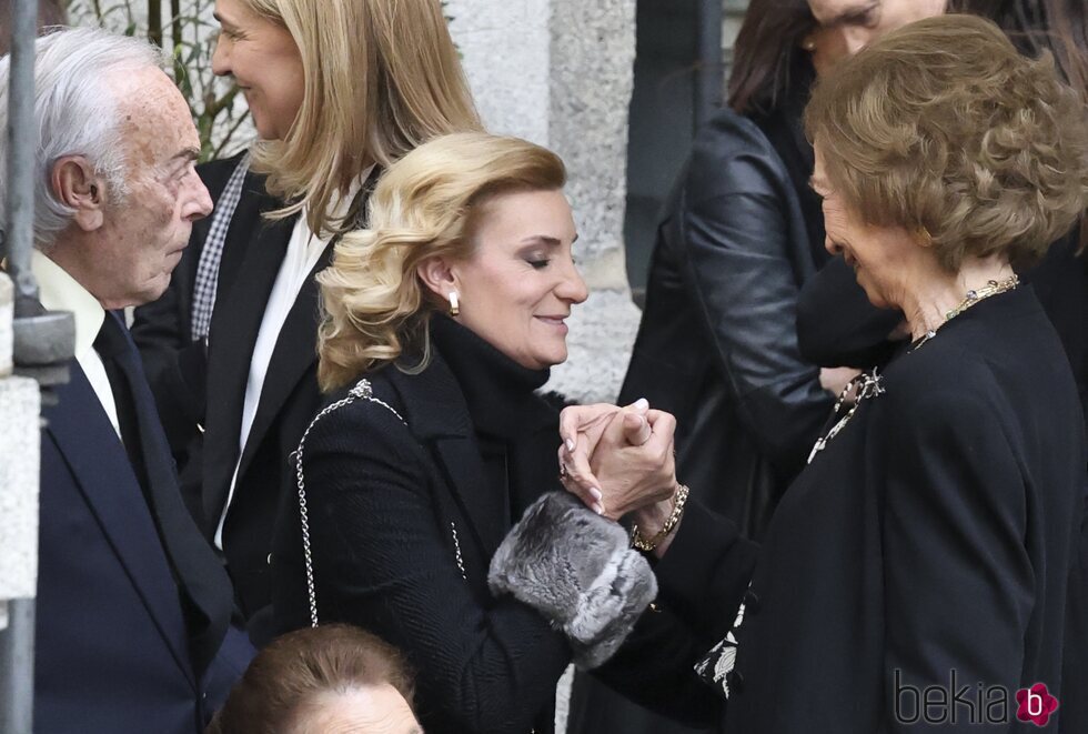 La Reina Sofía y María Zurita en la misa funeral de Fernando Gómez-Acebo