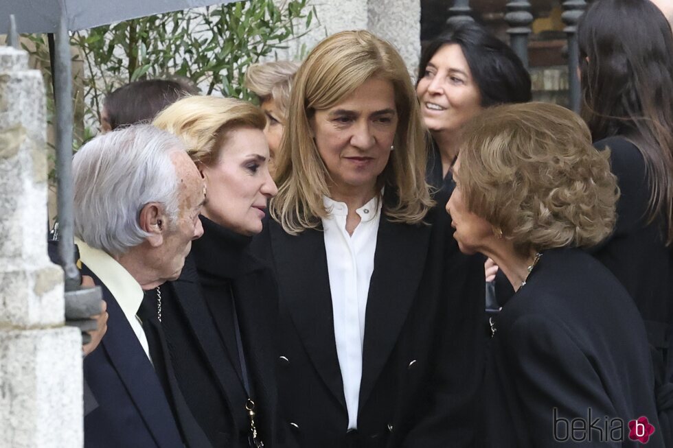 Carlos Zurita, María Zurita, la Infanta Cristina y la Reina Sofía en la misa funeral por Fernando Gómez-Acebo