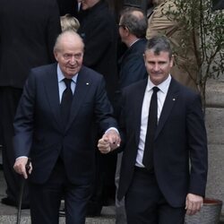 El Rey Juan Carlos a la salida de la misa funeral por Fernando Gómez-Acebo