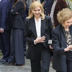 La Reina Sofía y la Infanta Cristina en la misa funeral de Fernando Gómez-Acebo
