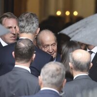 La Reina Letizia y el Rey Juan Carlos en la misa funeral por Fernando Gómez-Acebo