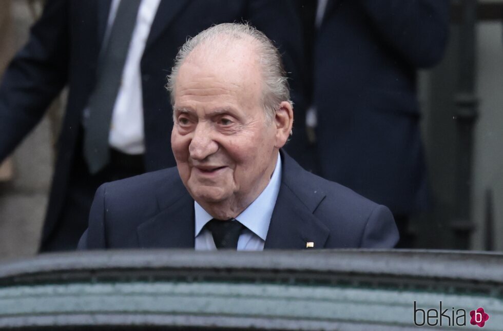 El Rey Juan Carlos tras la celebración de la misa funeral por Fernando Gómez-Acebo