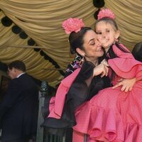 Toñi Moreno, muy cariñosa con su hija Lola en la Feria de Abril de Sevilla 2024