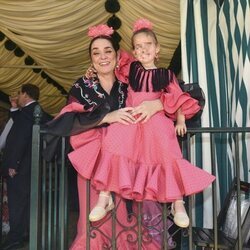 Toñi Moreno y su hija Lola en la Feria de Abril de Sevilla 2024