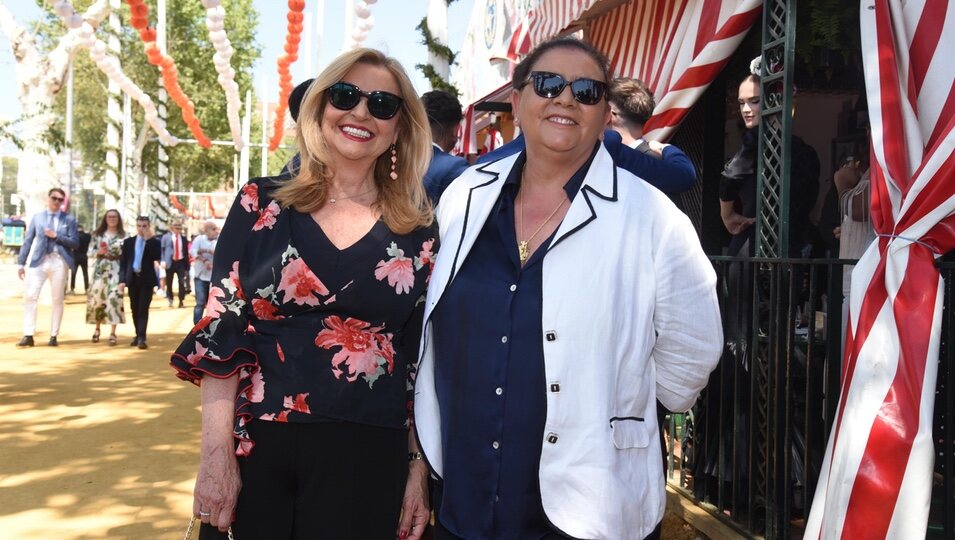 María del Monte e Inmaculada Casal en la fiesta de 'El Turronero' en la Feria de Sevilla 2024