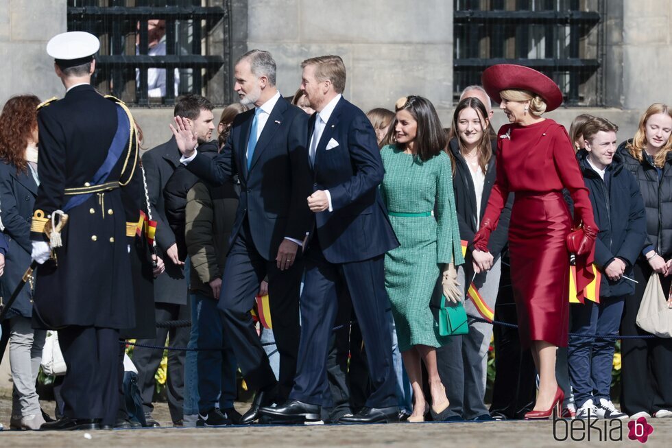 Los Reyes Felipe y Letizia y los Reyes de Holanda en la bienvenida a los Reyes Felipe y Letizia por su Visita de Estado a Países Bajos