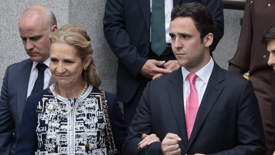 La Infanta Cristina, la Infanta Elena, Froilán y Juan Urquijo en Almeida y Teresa Urquijo