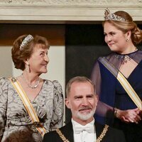 Margarita de Holanda y Amalia de Holanda se sonríen en la cena de gala por la Visita de Estado de los Reyes de España a Países Bajos