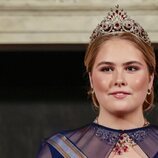 Amalia de Holanda con la Tiara del Pavo Real en la cena de gala por la Visita de Estado de los Reyes de España a Países Bajos