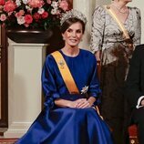 La Reina Letizia con la Tiara Rusa y vestido azul de The 2nd Skin en la cena de gala por su Visita de Estado a Países Bajos