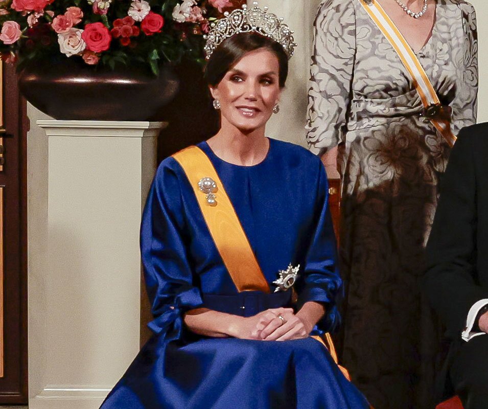La Reina Letizia con la Tiara Rusa y vestido azul de The 2nd Skin en la cena de gala por su Visita de Estado a Países Bajos