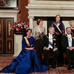 Los Reyes Felipe y Letizia con la Familia Real Holandesa en la cena de gala por su Visita de Estado a Países Bajos