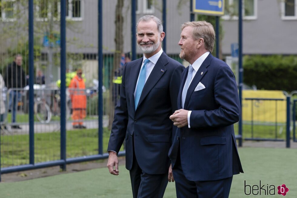 El Rey Felipe VI y Guillermo Alejandro de Holanda en la Fundación Cruyff en la Visita de Estado de los Reyes de España a Países Bajos