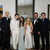 David y Victoria Beckham y sus hijos en el 50 cumpleaños de Victoria Beckham