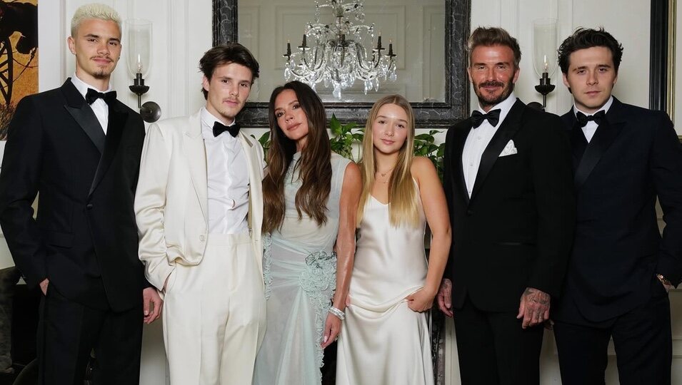 David y Victoria Beckham y sus hijos en el 50 cumpleaños de Victoria Beckham