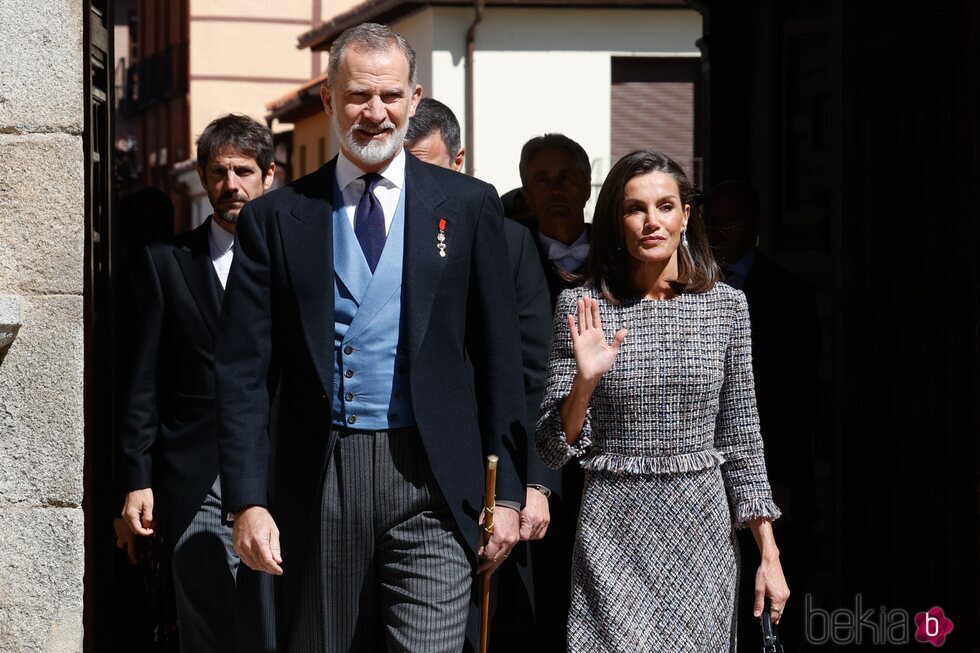 Los Reyes Felipe y Letizia a su llegada a la entrega del Premio Cervantes 2023