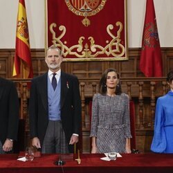 Pedro Sánchez y los Reyes Felipe y Letizia e Isabel Díaz Ayuso en la entrega del Premio Cervantes 2023