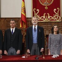 Pedro Sánchez y los Reyes Felipe y Letizia e Isabel Díaz Ayuso en la entrega del Premio Cervantes 2023