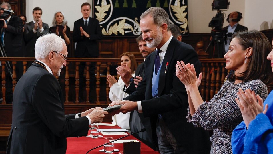 El Rey Felipe VI entrega a Luis Mateo Díez el Premio Cervantes 2023