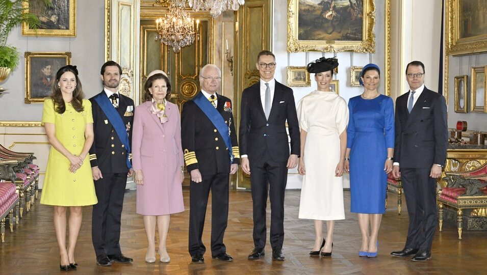 La Familia Real Sueca en la bienvenida al Presidente de Finladia y a su esposa por Su Visita de Estado a Suecia