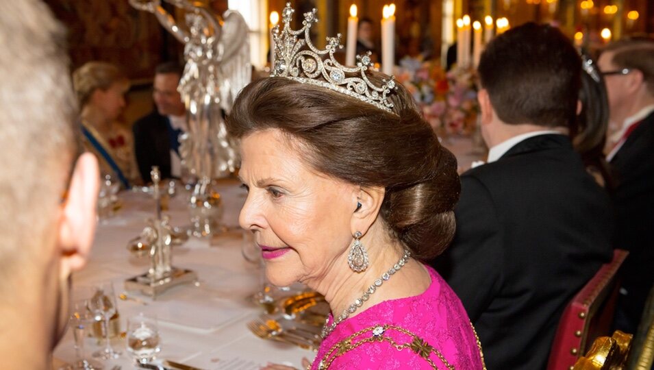 Silvia de Suecia con la Tiara de las Nueve Puntas en la cena de gala por la Visita de Estado del Presidente de Finlandia a Suecia